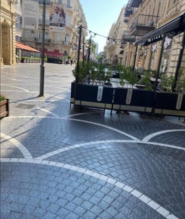 RESTORANLAR NİZAMİ KÜÇƏSİNİ BELƏ ZƏBT EDİB… – Başqalarına qan qan deyən təşkilatlar bunu görməzdən gəlirlər - FOTO