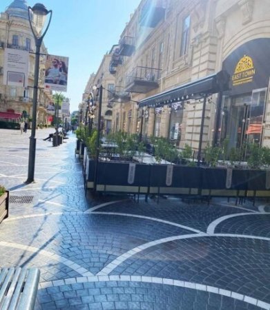 RESTORANLAR NİZAMİ KÜÇƏSİNİ BELƏ ZƏBT EDİB… – Başqalarına qan qan deyən təşkilatlar bunu görməzdən gəlirlər - FOTO