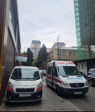 “Baku Medical Plaza” da ÖZBAŞINA QALIB... - FOTOFAKT