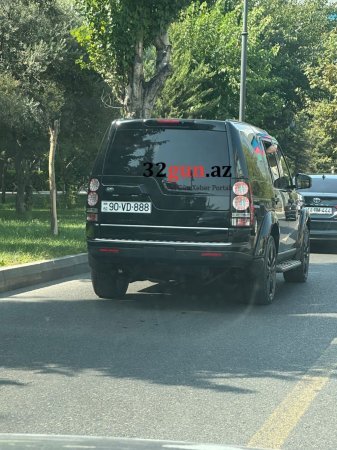 Eldar Əzizovun işdən çıxardığı Həsrət Əmrahov bu qadının adına 100 minlik maşın alıbmış - Sürücünü də aparıb