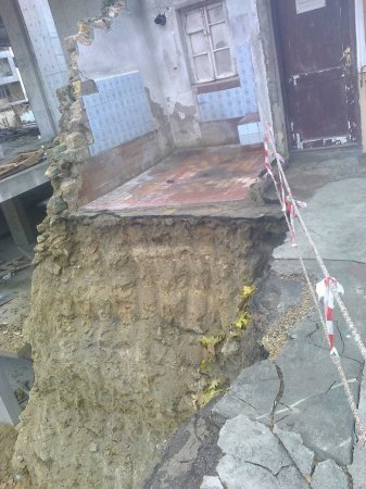 Bakıda evin üstündə bina tikən şirkət məhkəməyə verildi - FOTO