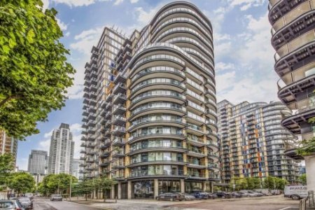 Deputatın oğlu Londondakı mənzilini satdı və... FOTO