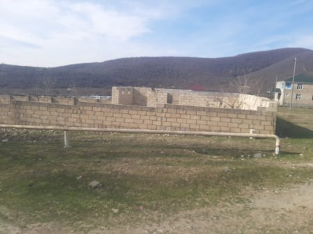 Oğuzda sakinlərlə bələdiyyə arasında torpaq qalmaqalı... - "Pulu alıb, sənədi vermir"