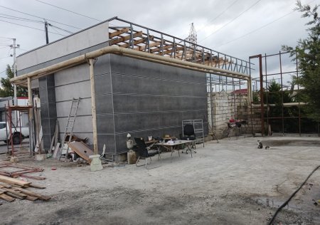 Binəqədidə neft boru kəmərinin üstündə obyekt inşa olunur, RİH başçısı bu cür qanusuzluğa göz yumur- SƏBƏB? - FOTOFAKTLAR