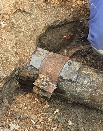 Binəqədidə neft boru kəmərinin üstündə obyekt inşa olunur, RİH başçısı bu cür qanusuzluğa göz yumur- SƏBƏB? - FOTOFAKTLAR