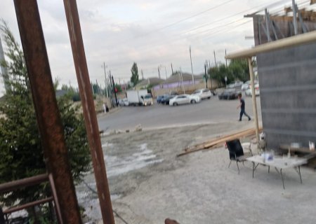 Binəqədidə neft boru kəmərinin üstündə obyekt inşa olunur, RİH başçısı bu cür qanusuzluğa göz yumur- SƏBƏB? - FOTOFAKTLAR