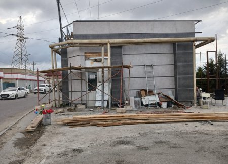 Binəqədidə neft boru kəmərinin üstündə obyekt inşa olunur, RİH başçısı bu cür qanusuzluğa göz yumur- SƏBƏB? - FOTOFAKTLAR