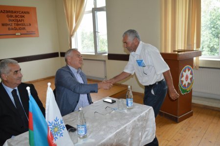 BU NƏDİ BELƏ: Məhəməliyevin seçicilərlə görüşündən “şedevrlər” - “TƏZİM ELƏ, DEPUTAT GƏLİR!”