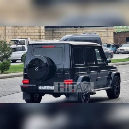İcra başçısının oğlu yarım milyonluq maşınına yeni nömrə aldı - FOTOLAR