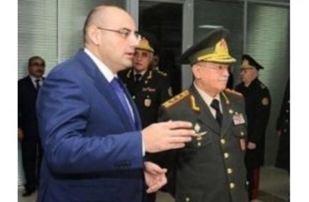 FHN-nin Tikintidə Təhlükəsizliyə Nəzarət Dövlət Agentliyində sənəd qəbulu zamanı kim şirinlik istəyir?