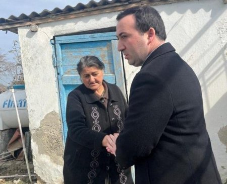 MİLLƏT VƏKİLİNİN “TİK-TOK SƏXAVƏTİ” - Və ya deputatdan “xeyriyyəçilik nümunəsi" +VİDEO