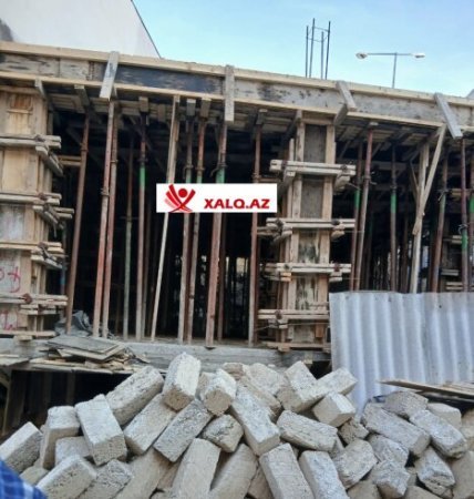 Yeni Günəşlidə 3 mərtəbəli qanunsuz obyekti kim tikdirir?- Fotofakt