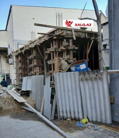 Yeni Günəşlidə 3 mərtəbəli qanunsuz obyekti kim tikdirir?- Fotofakt